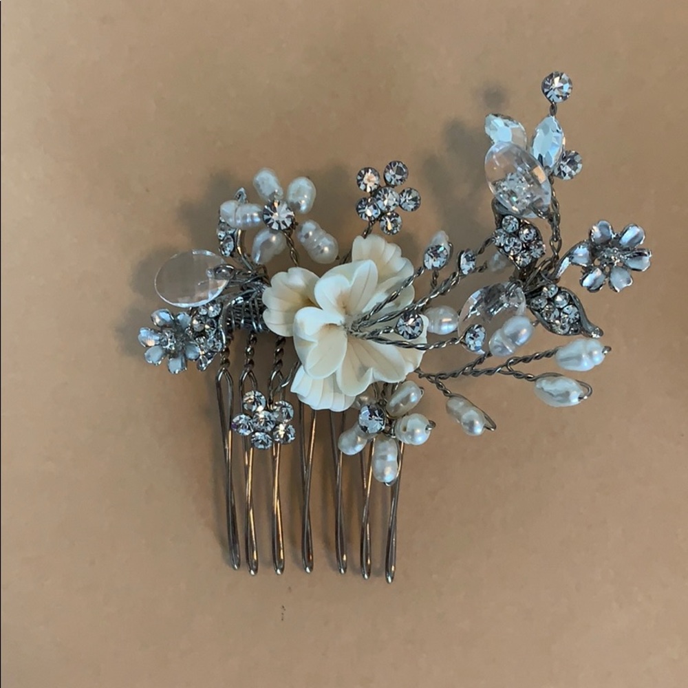 Bridal hair clip